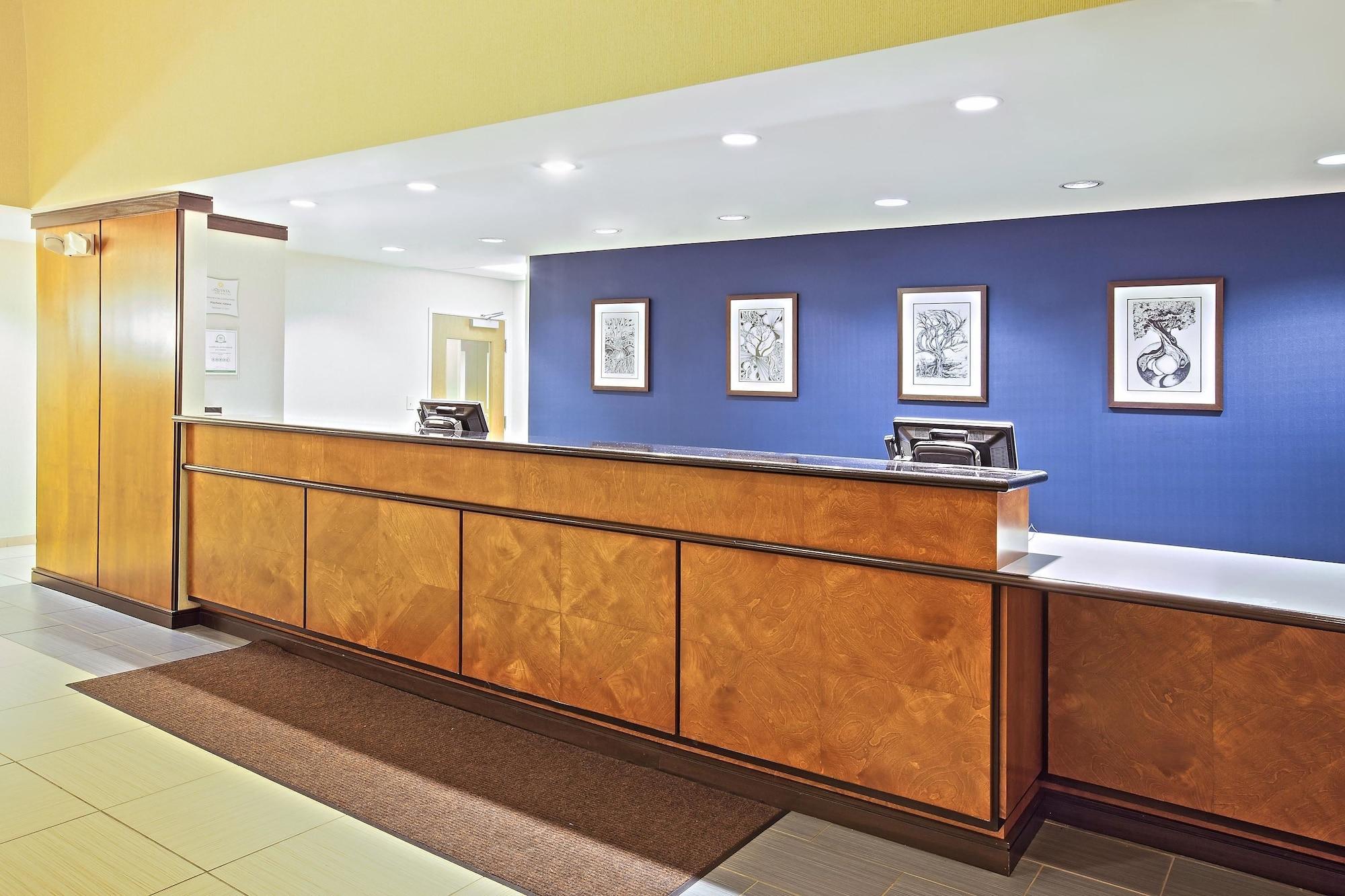 La Quinta By Wyndham Indianapolis Airport Plainfield Hotel Exterior photo