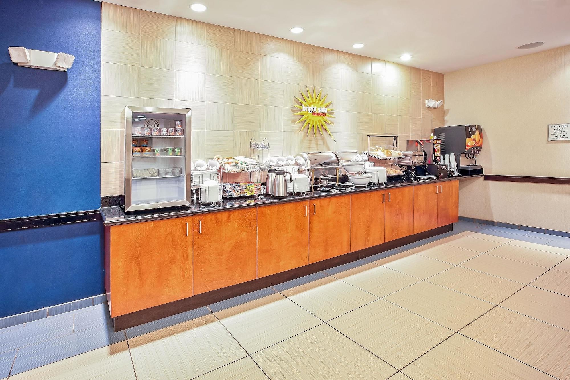 La Quinta By Wyndham Indianapolis Airport Plainfield Hotel Exterior photo