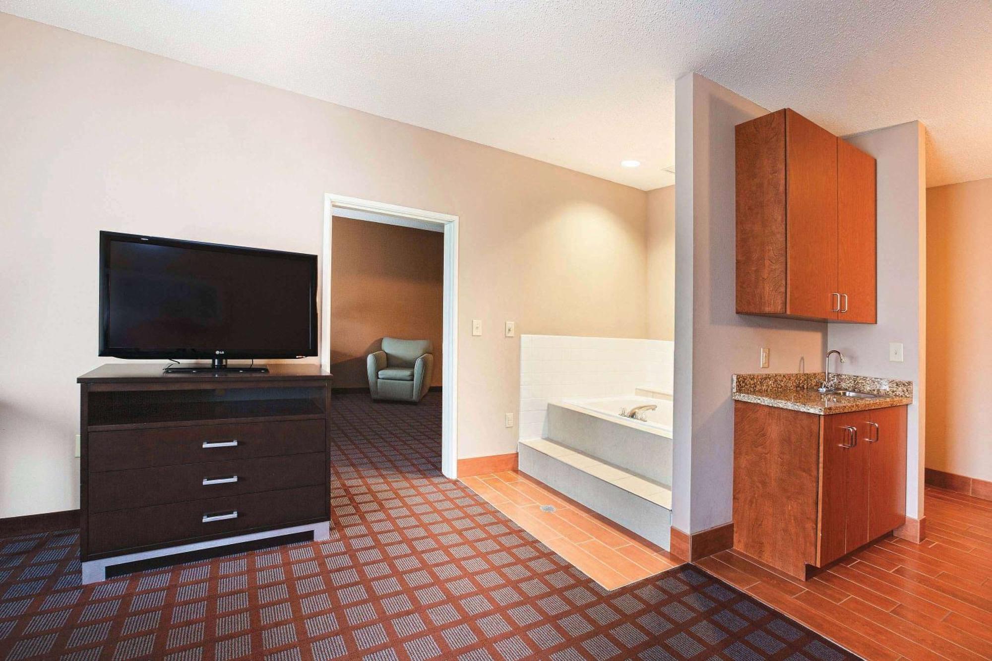 La Quinta By Wyndham Indianapolis Airport Plainfield Hotel Exterior photo